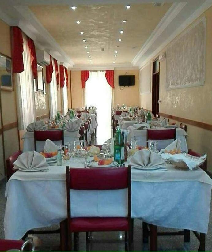 Hotel Pompei ฟีอุจจี ภายนอก รูปภาพ