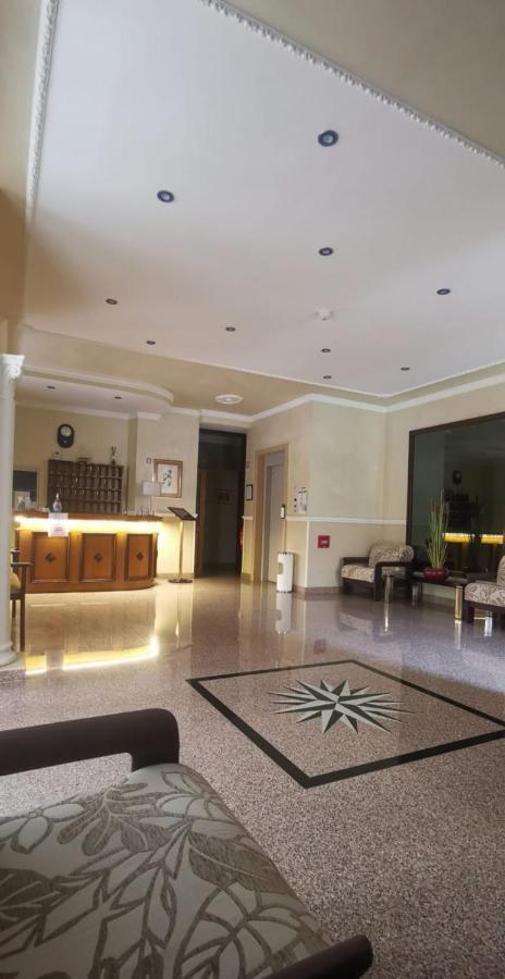 Hotel Pompei ฟีอุจจี ภายนอก รูปภาพ