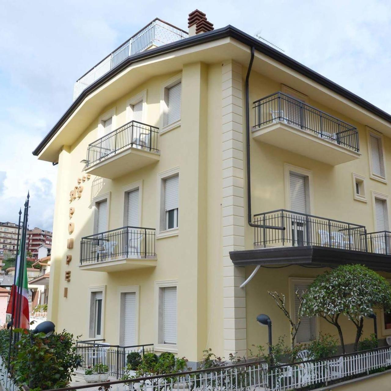 Hotel Pompei ฟีอุจจี ภายนอก รูปภาพ
