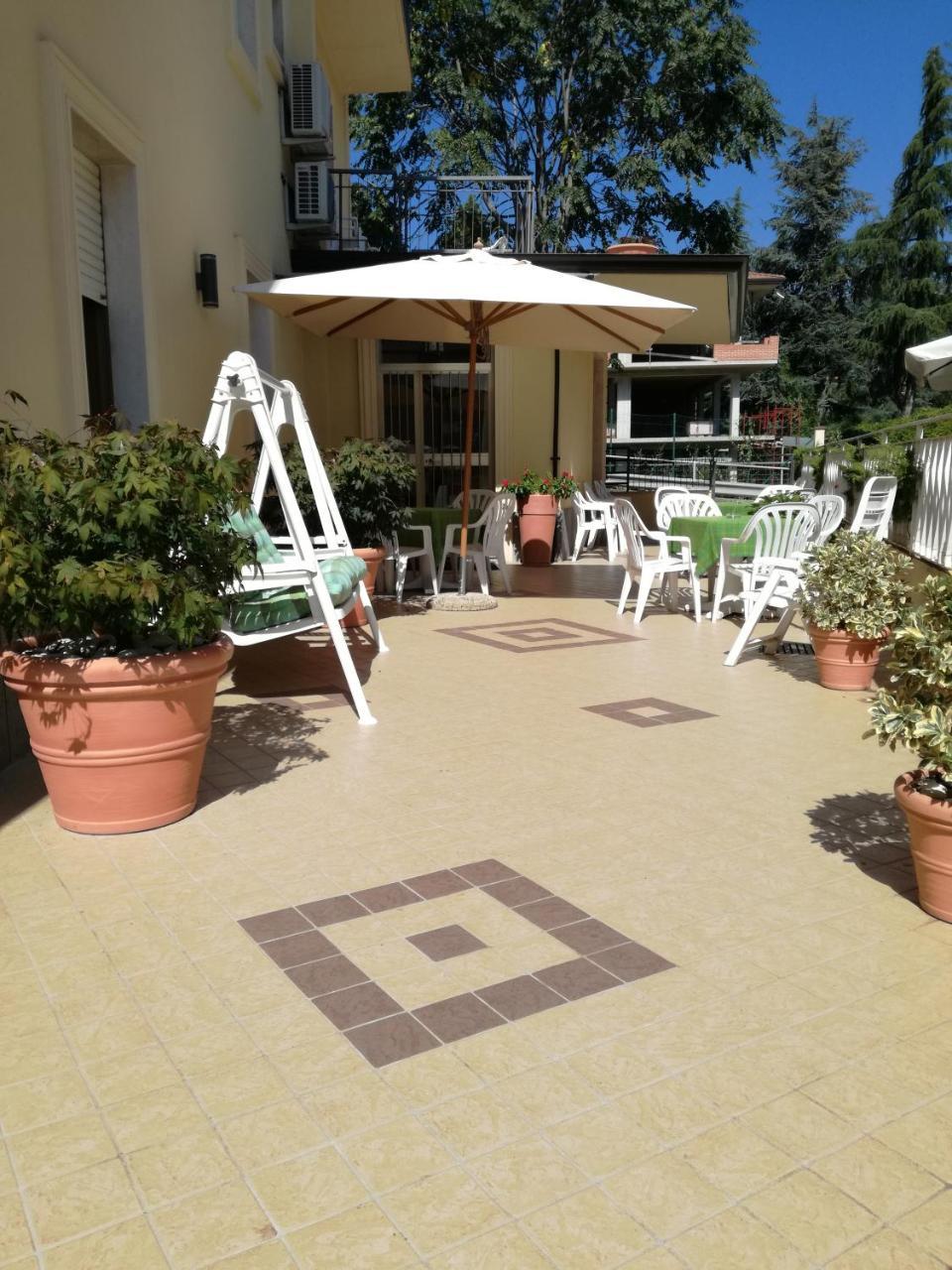 Hotel Pompei ฟีอุจจี ภายนอก รูปภาพ